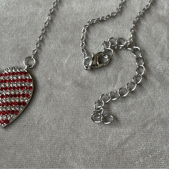 Fashion Jewelry Necklace Silver Heart Shaped American Flag NWOT - Picture 3 of 5